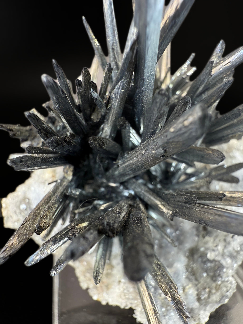 MN0254-Stibnite