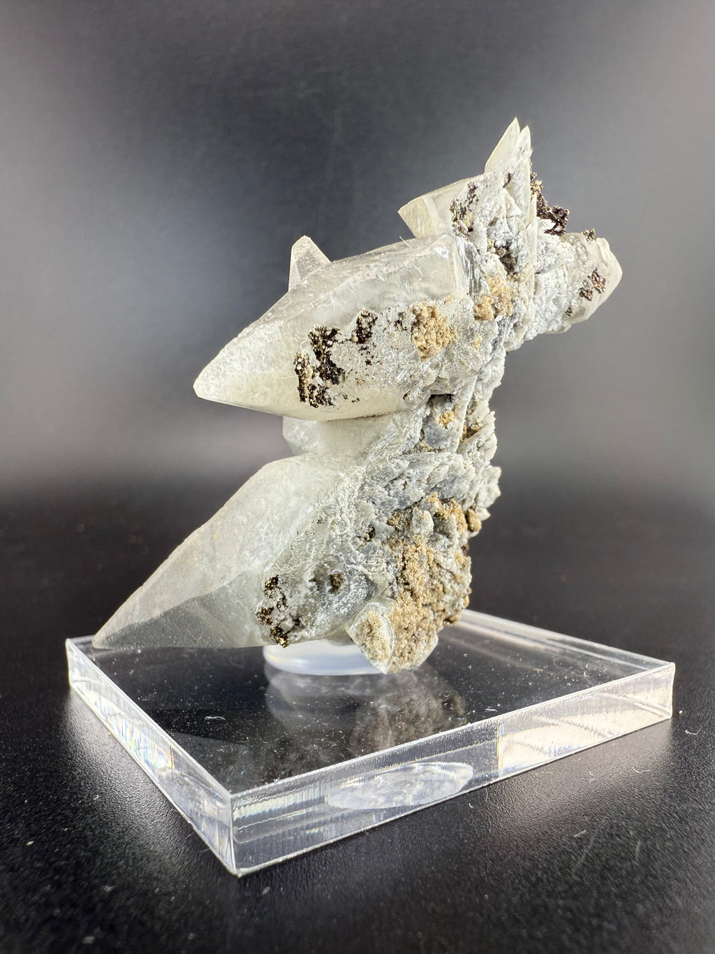 MN0266-Calcite W. Marcasite