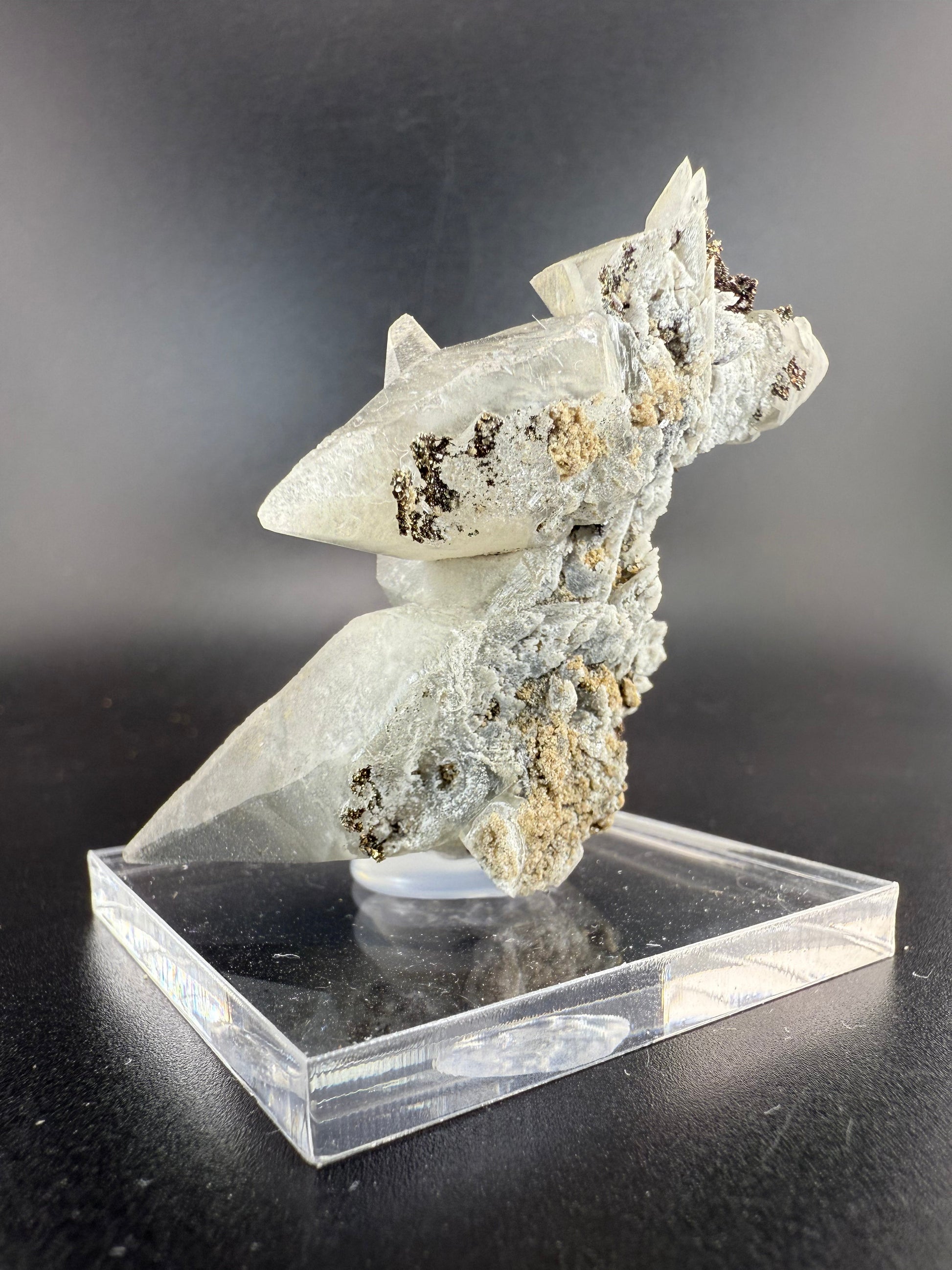 MN0266-Calcite W. Marcasite