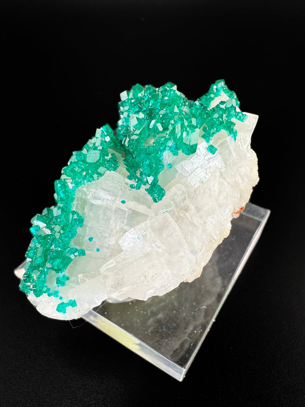 MN0269-Dioptase On Calcite