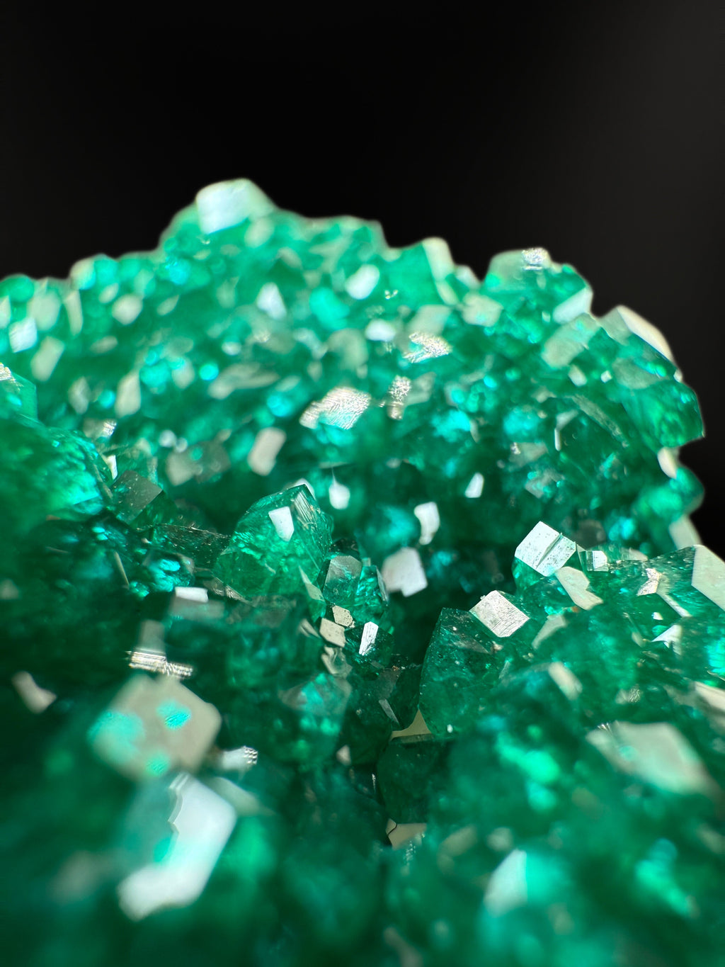 MN0269-Dioptase On Calcite