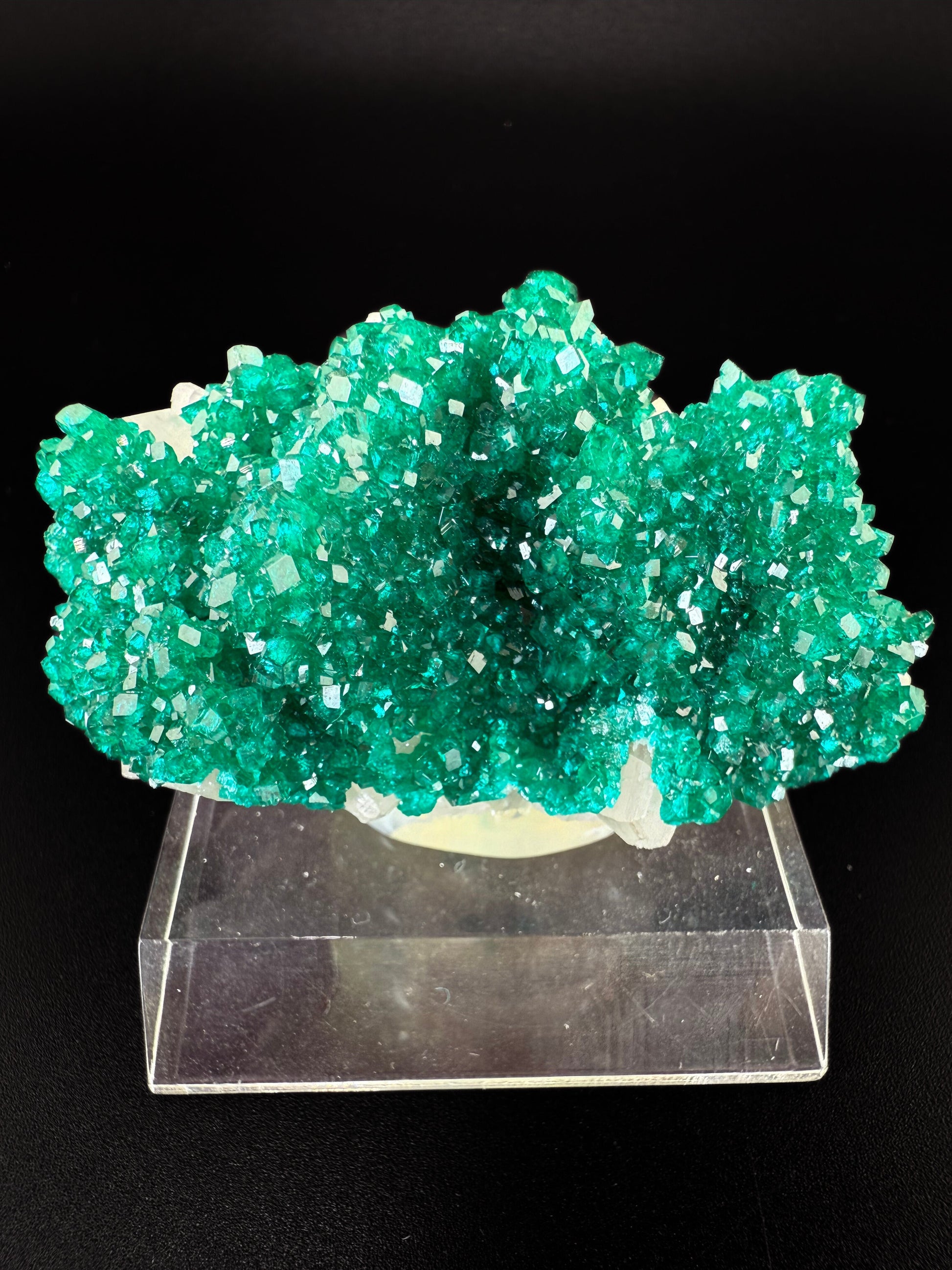 MN0269-Dioptase On Calcite