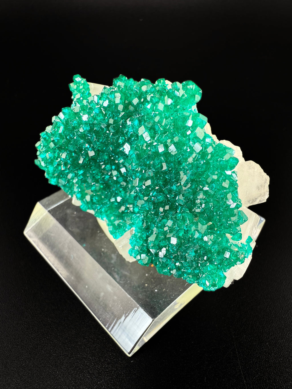 MN0269-Dioptase On Calcite