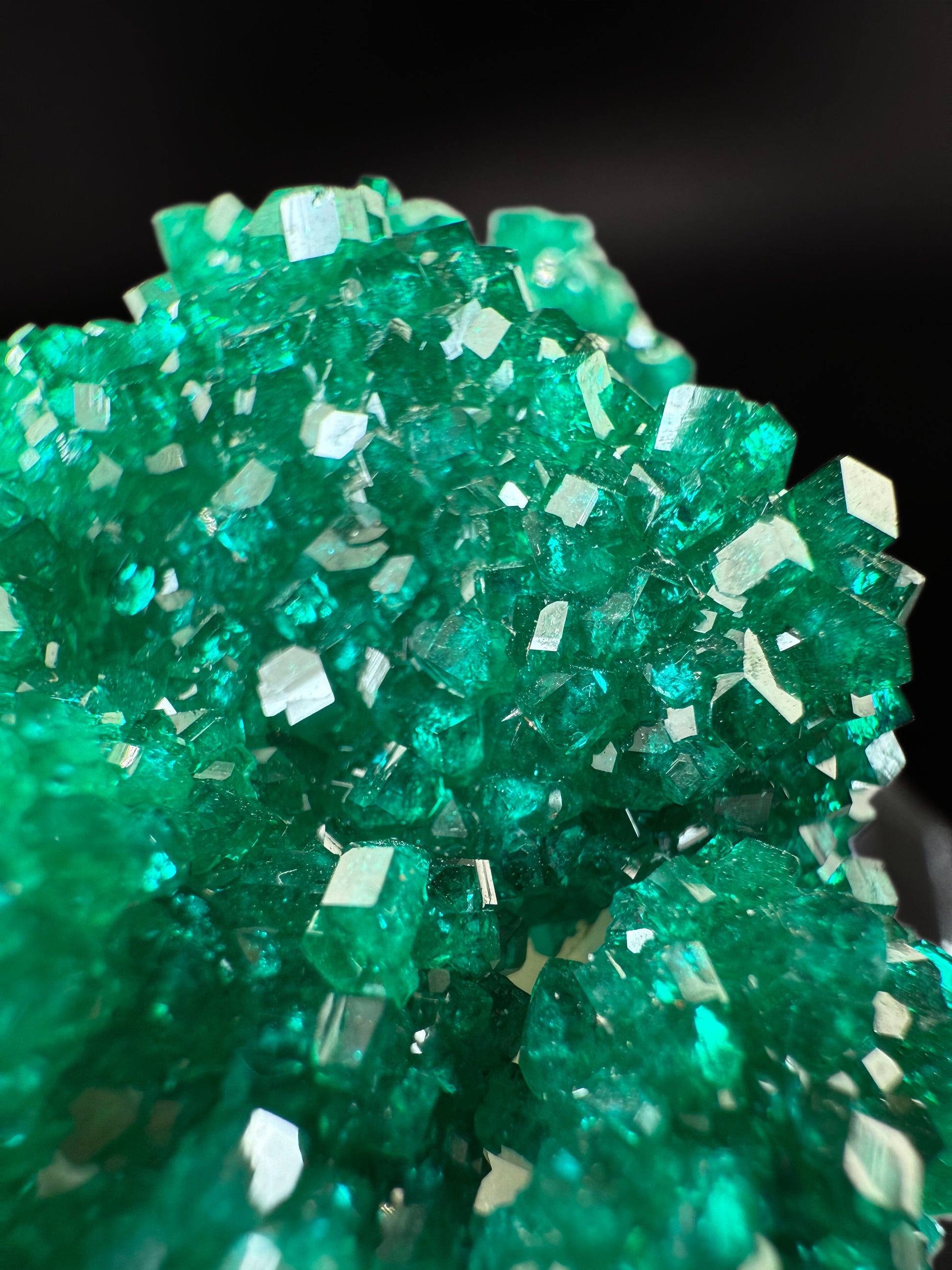 MN0269-Dioptase On Calcite