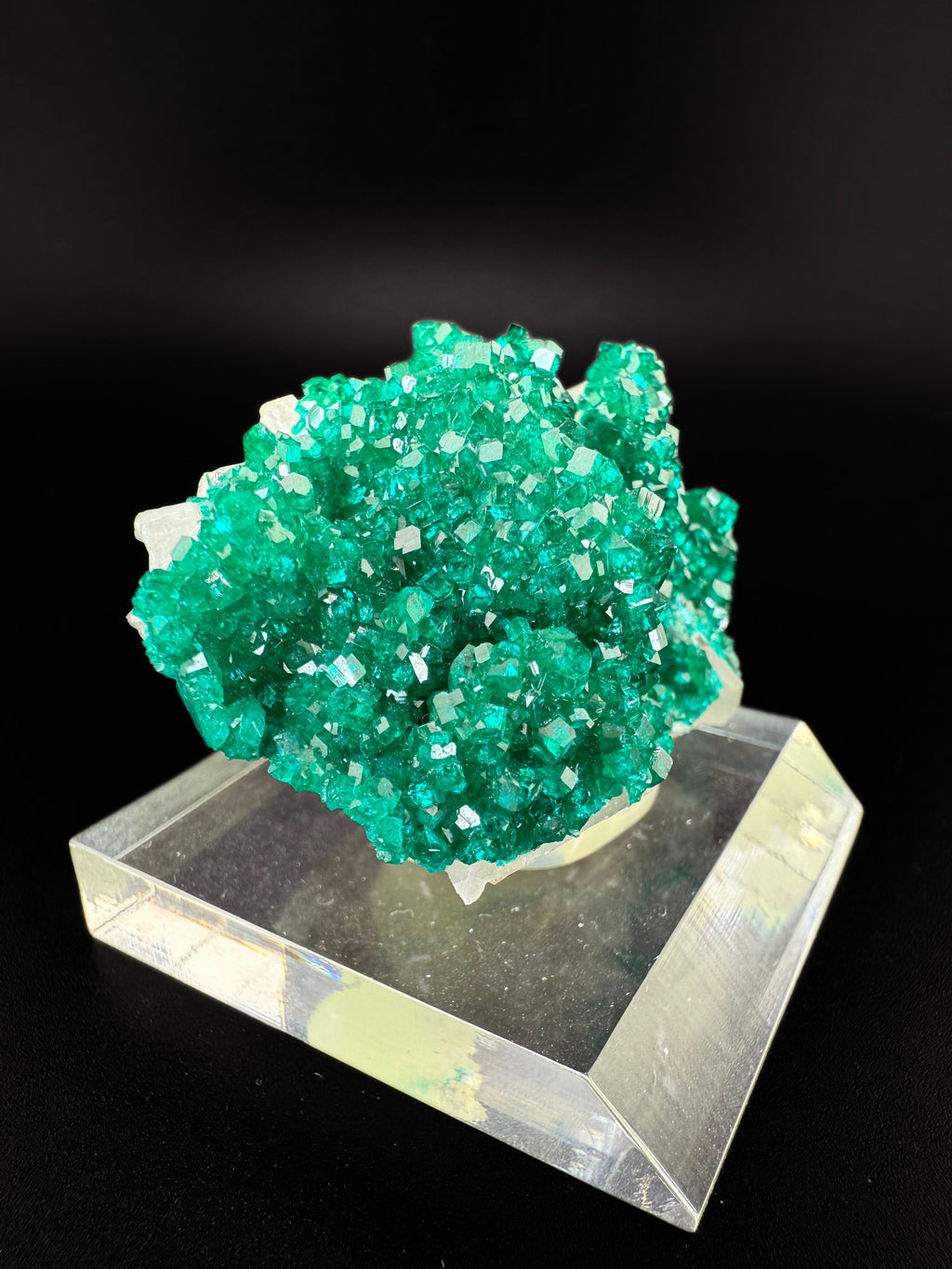 MN0269-Dioptase On Calcite
