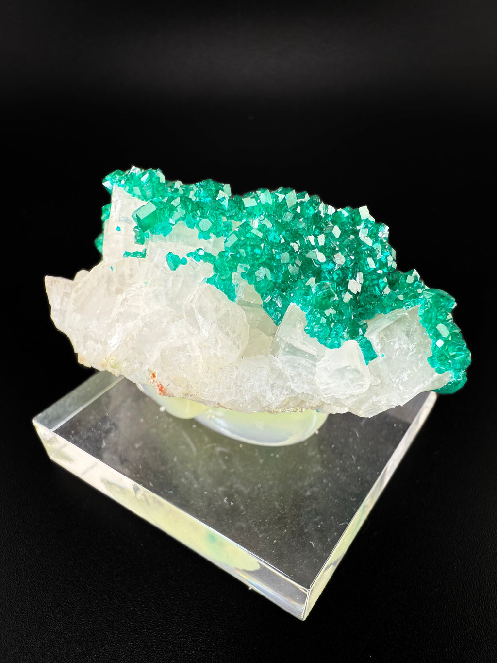 MN0269-Dioptase On Calcite