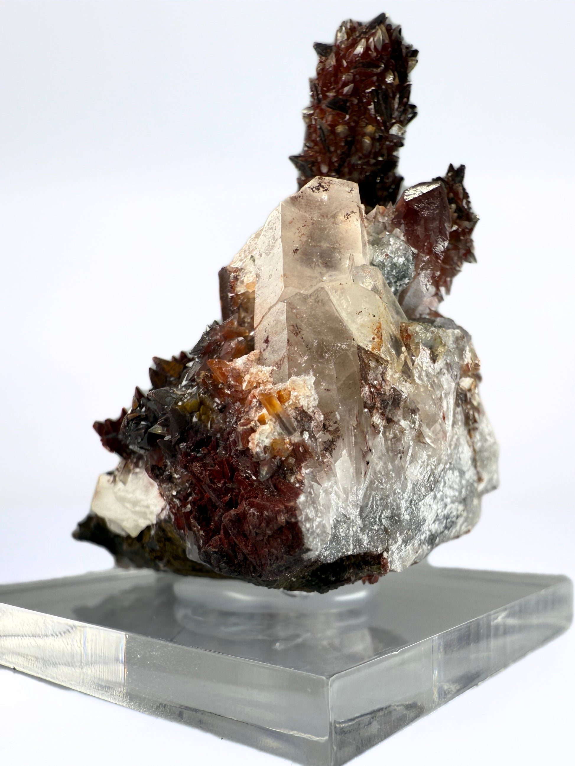 MN0284-Iron Oxides On Quartz