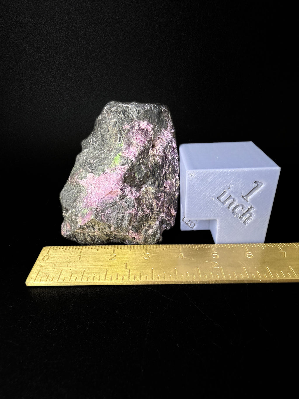 Kammererite with Uvarovite