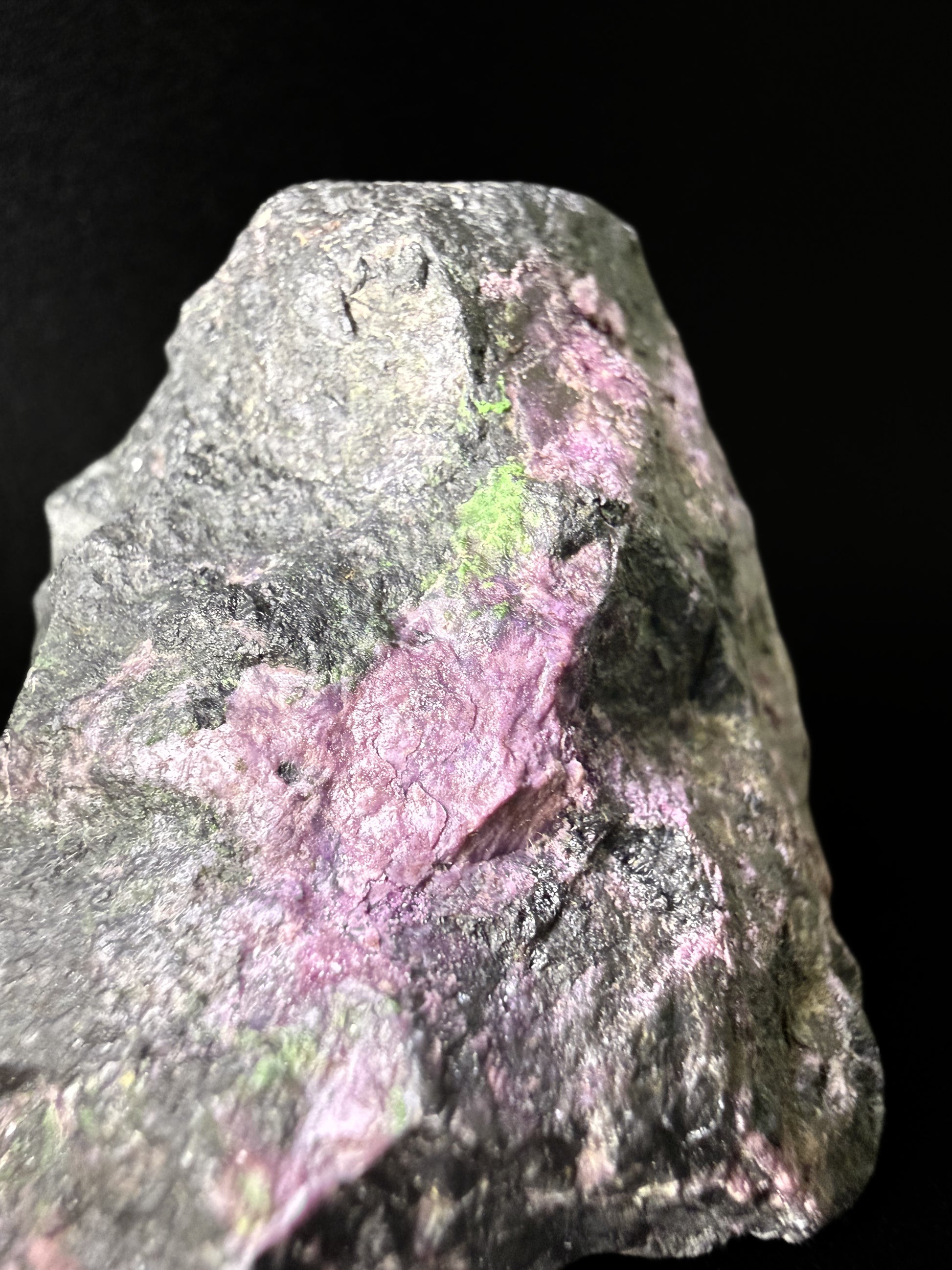 Kammererite with Uvarovite