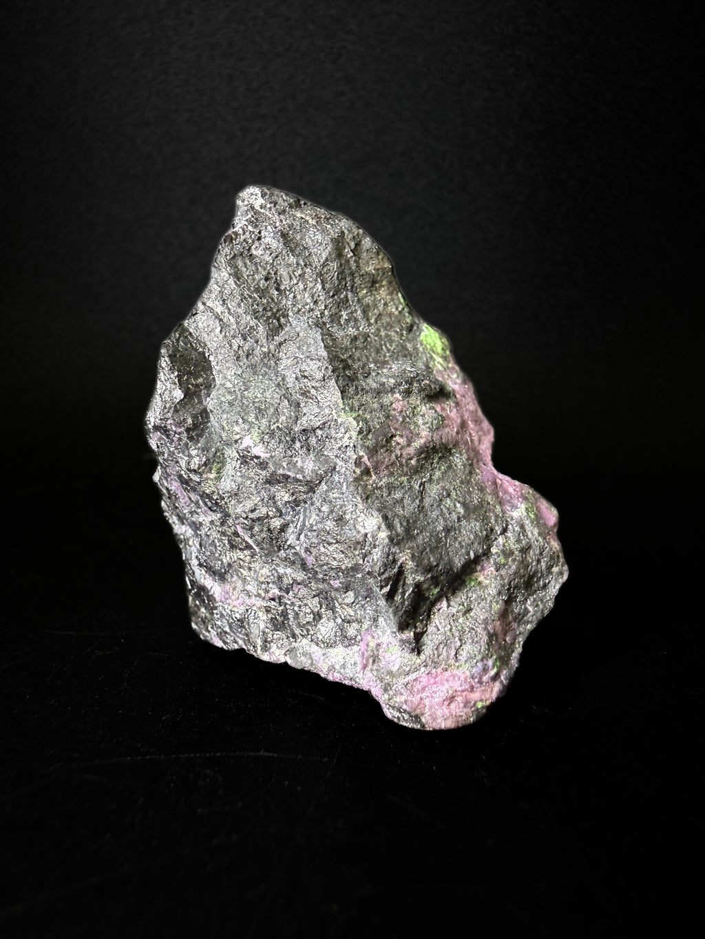 Kammererite with Uvarovite