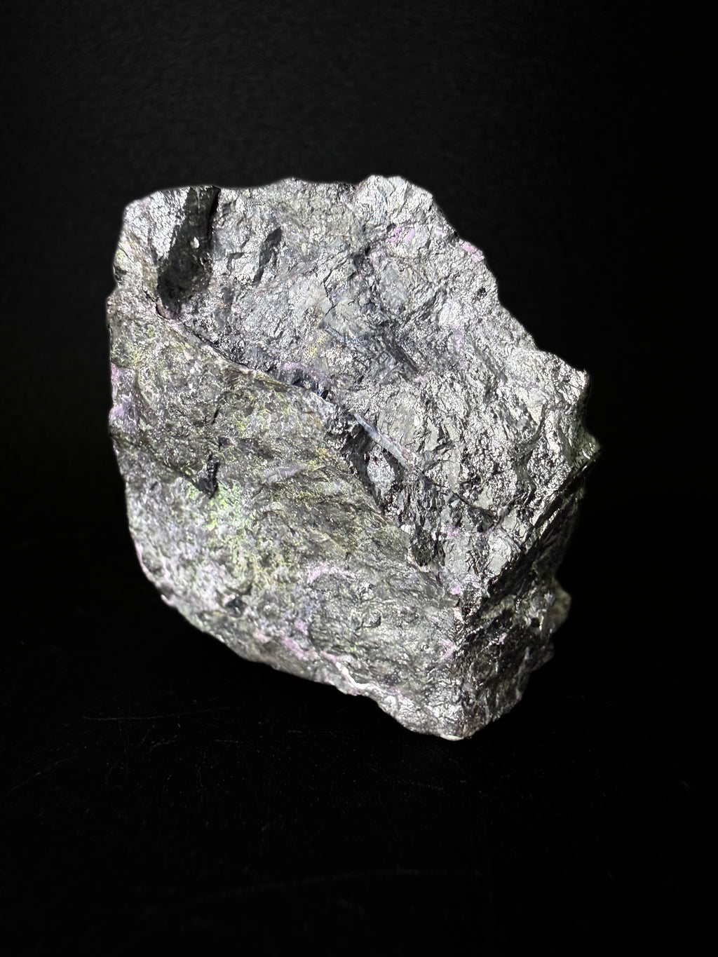 Kammererite with Uvarovite