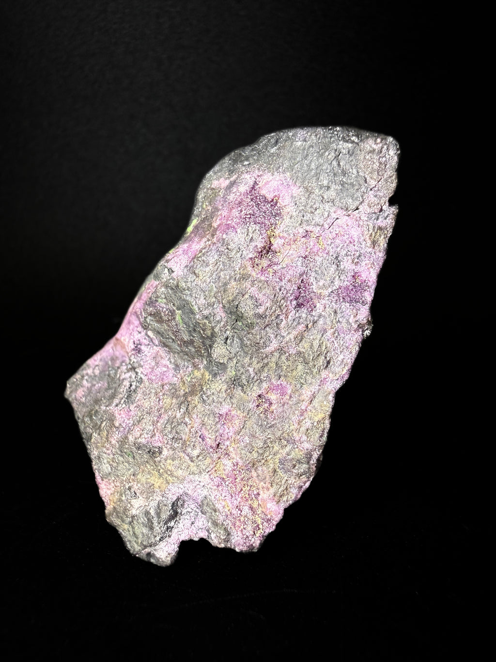 Kammererite with Uvarovite