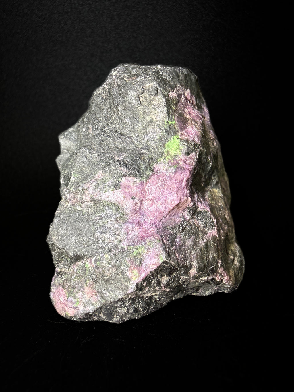 Kammererite with Uvarovite