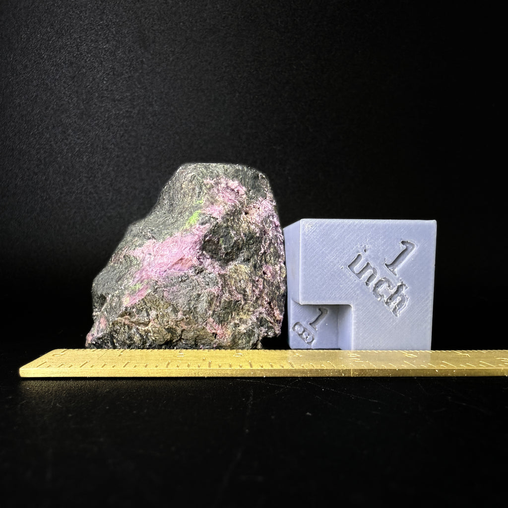 Kammererite with Uvarovite