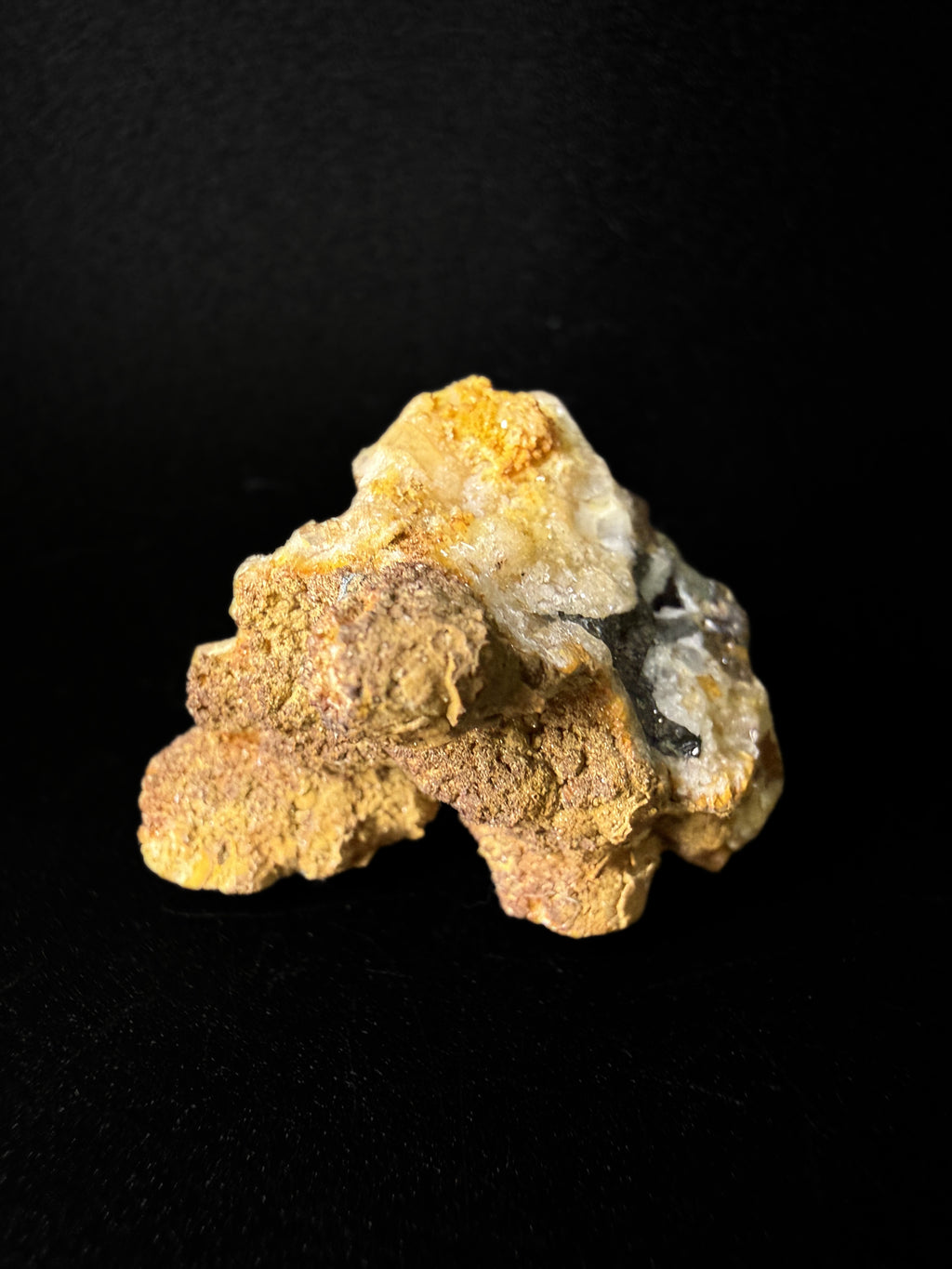 Cryolite and Siderite on Sphalerite