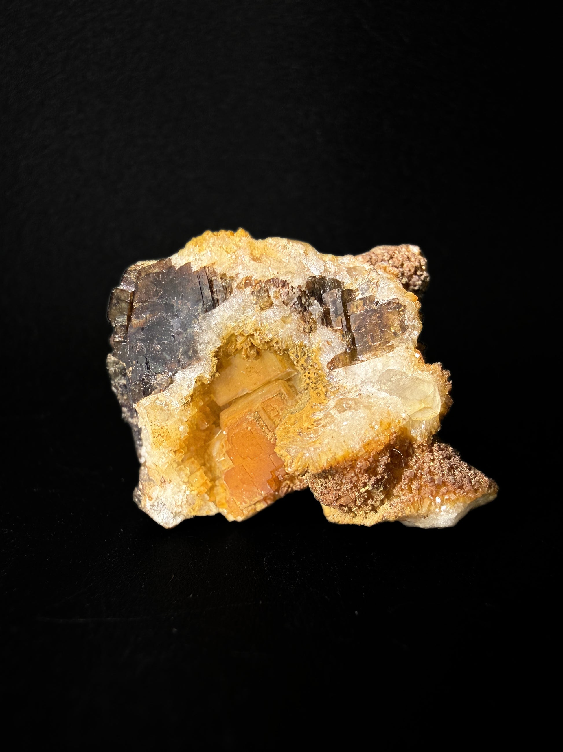 Cryolite and Siderite on Sphalerite