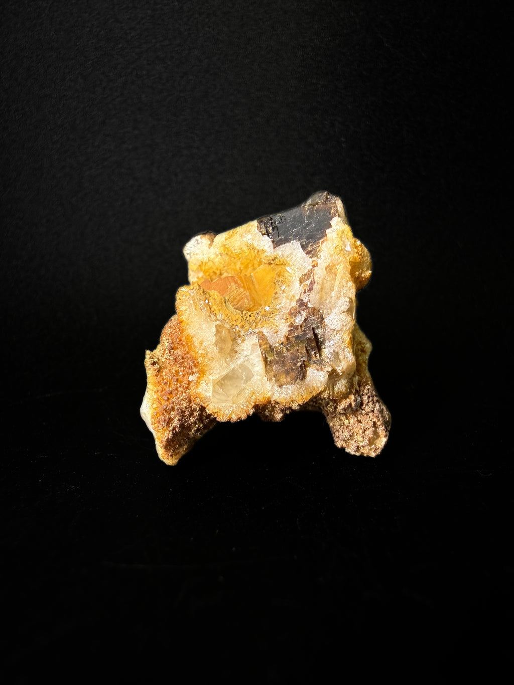Cryolite and Siderite on Sphalerite