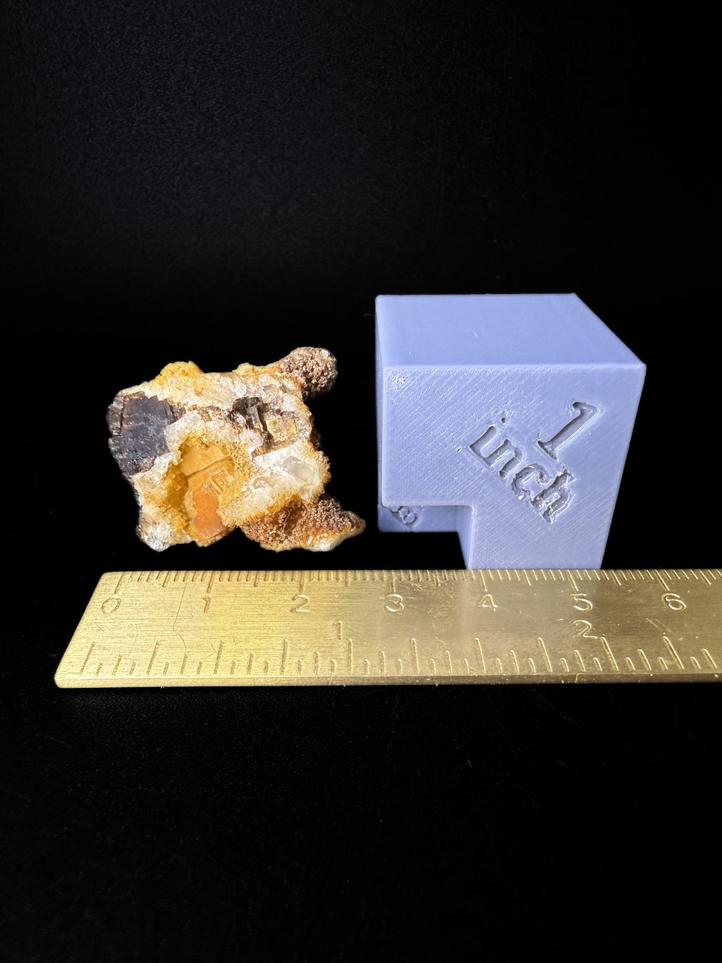 Cryolite and Siderite on Sphalerite