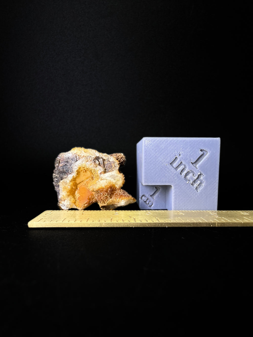 Cryolite and Siderite on Sphalerite