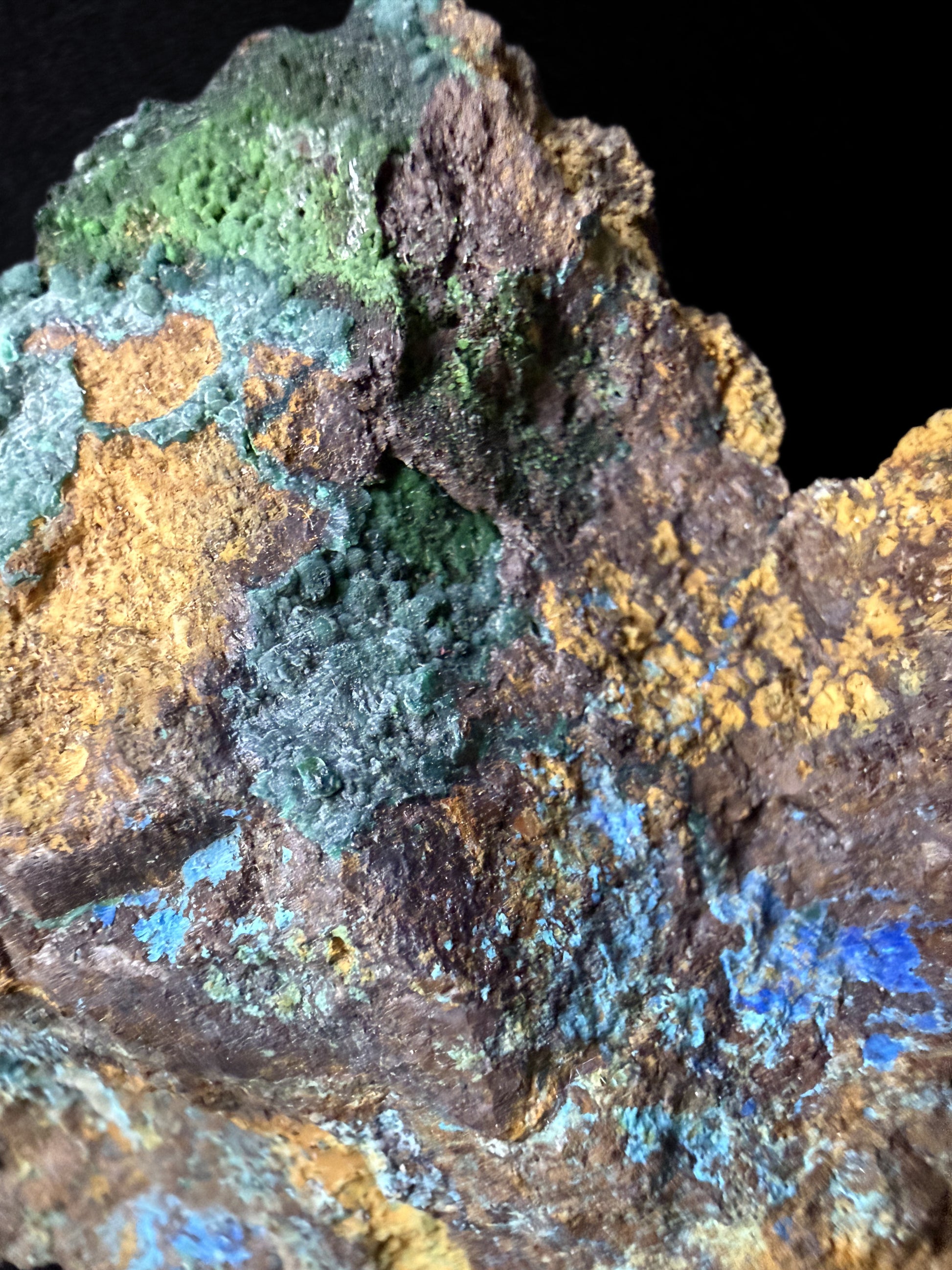 Lavedulan, Conichalcite and Goethite