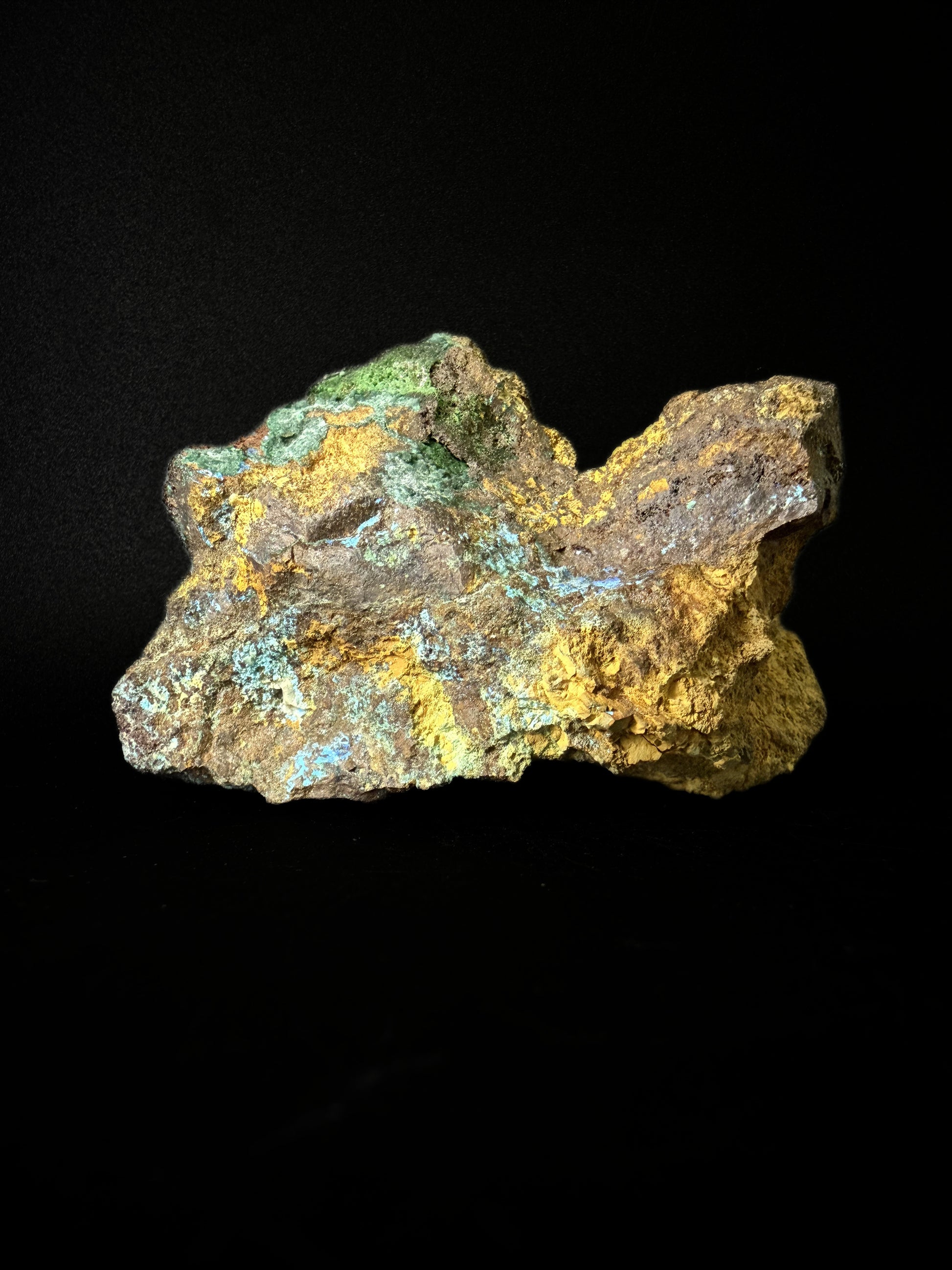 Lavedulan, Conichalcite and Goethite