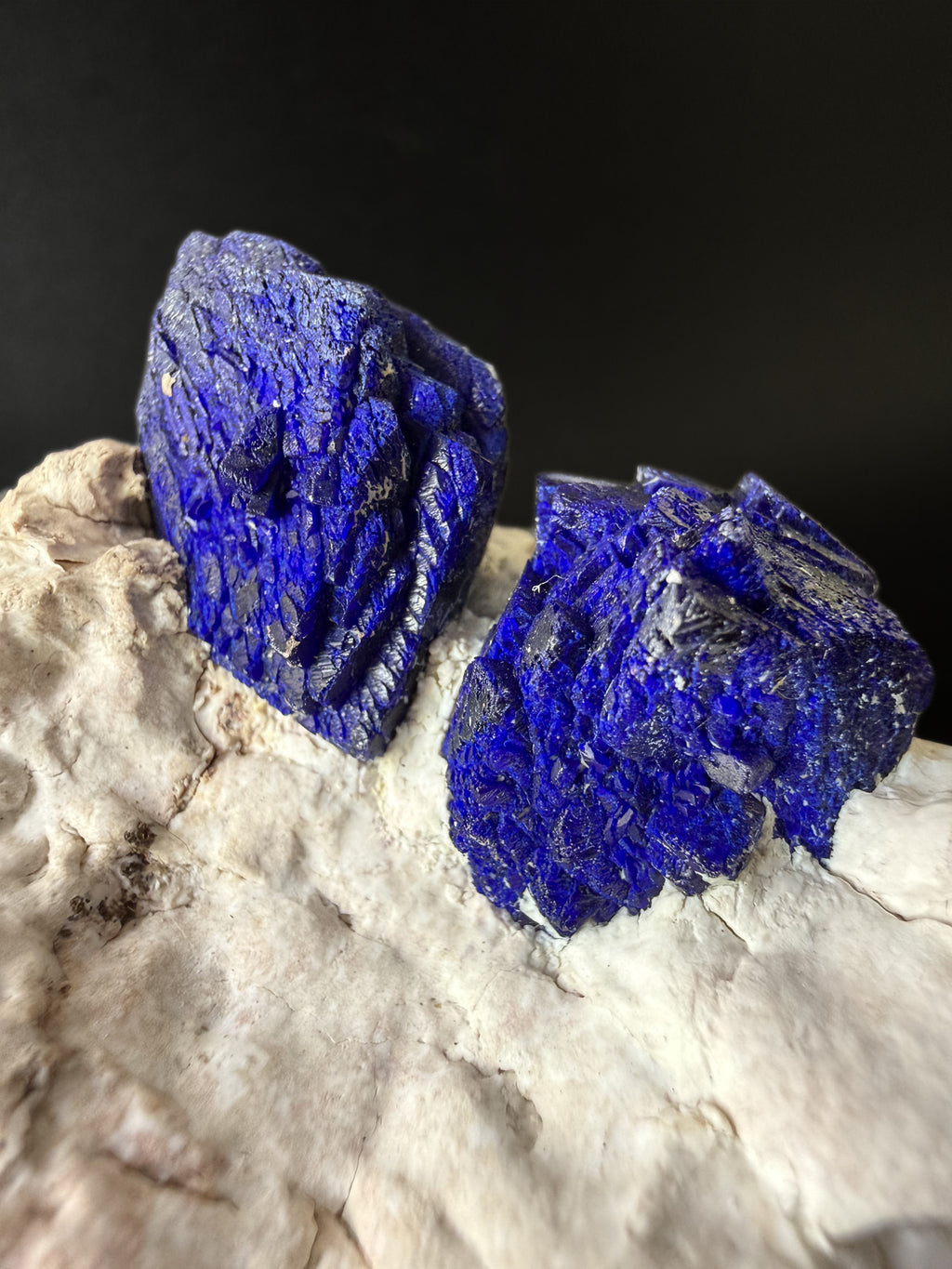 Azurite on Dickite