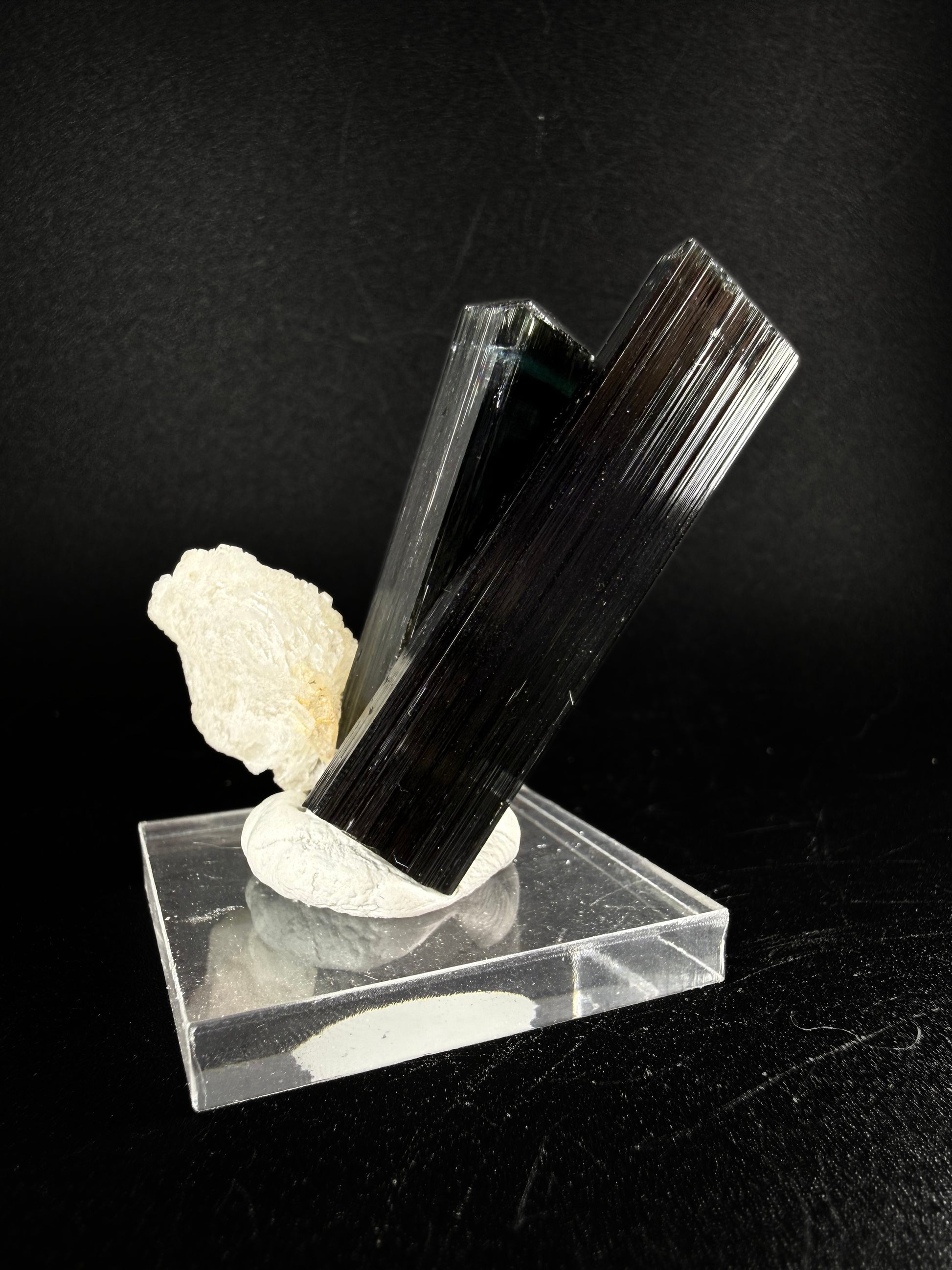 Elbite and Clevelandite