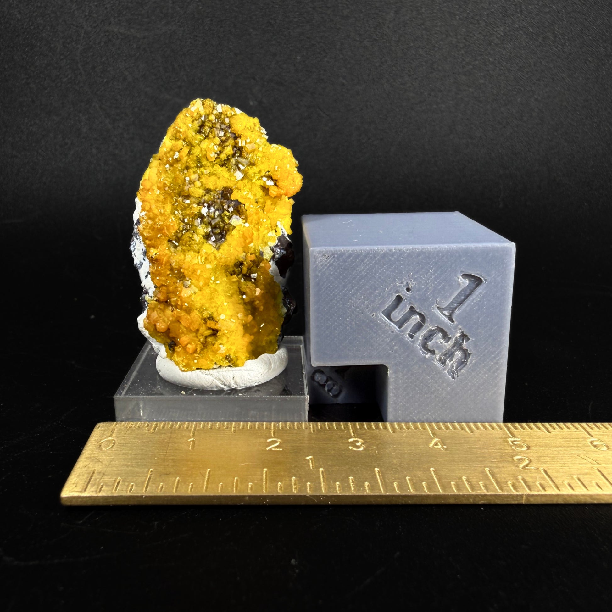 Mimetite-Pyromorphite series with Duftite