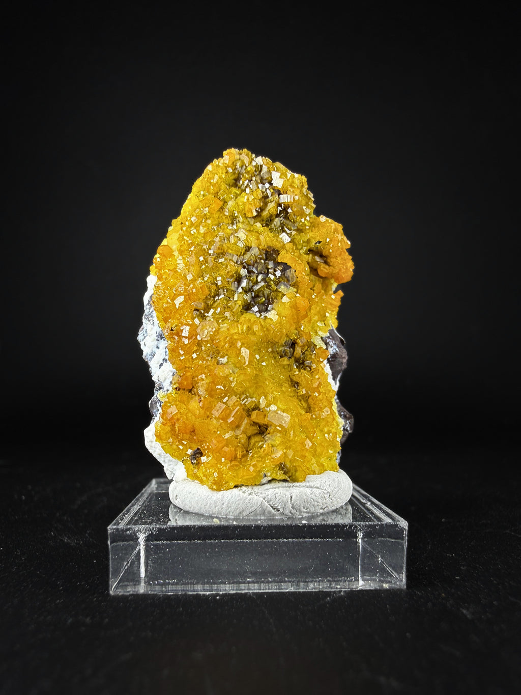 Mimetite-Pyromorphite series with Duftite
