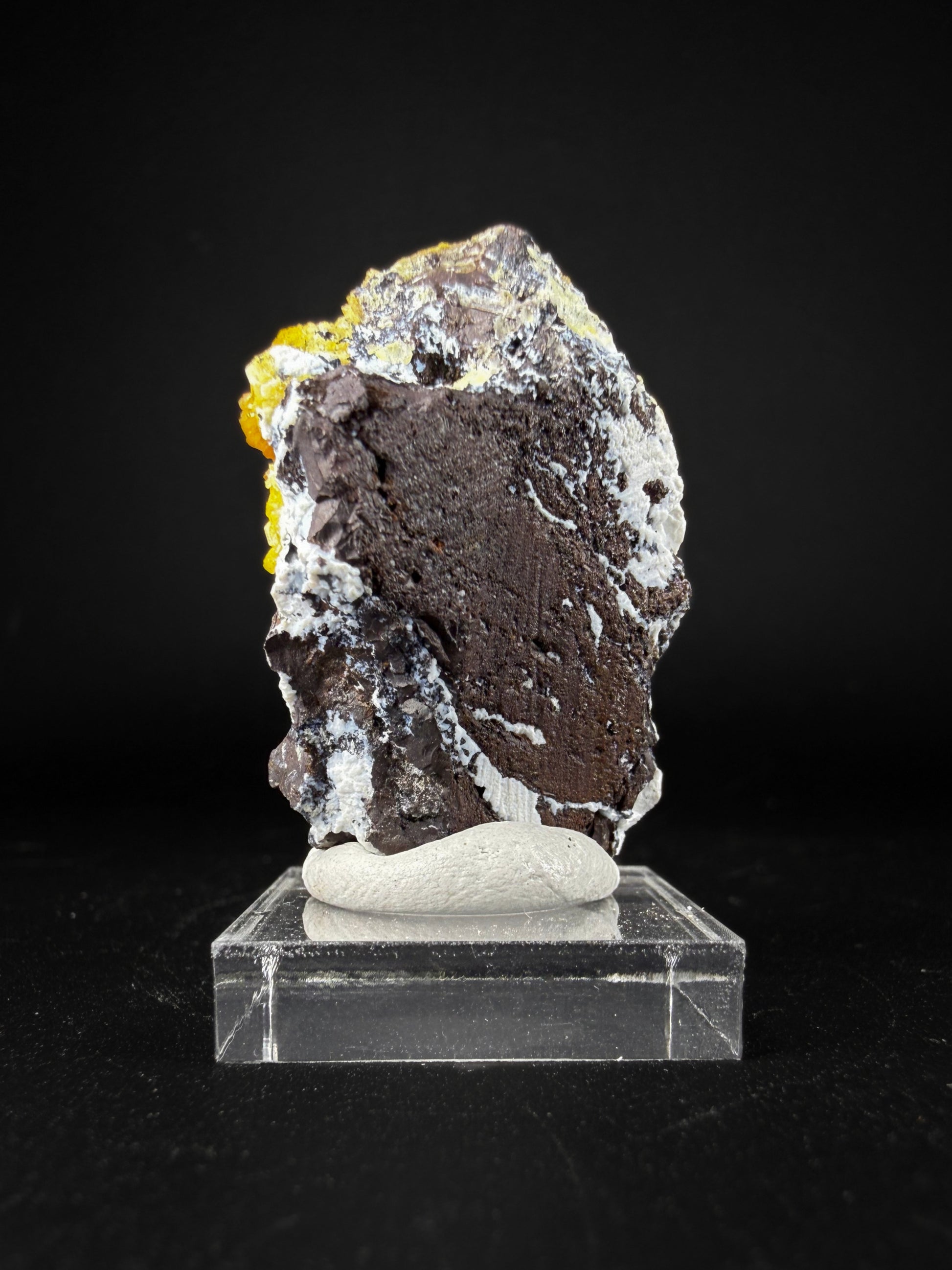 Mimetite-Pyromorphite series with Duftite