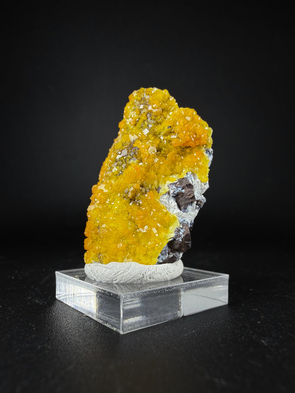 Mimetite-Pyromorphite series with Duftite