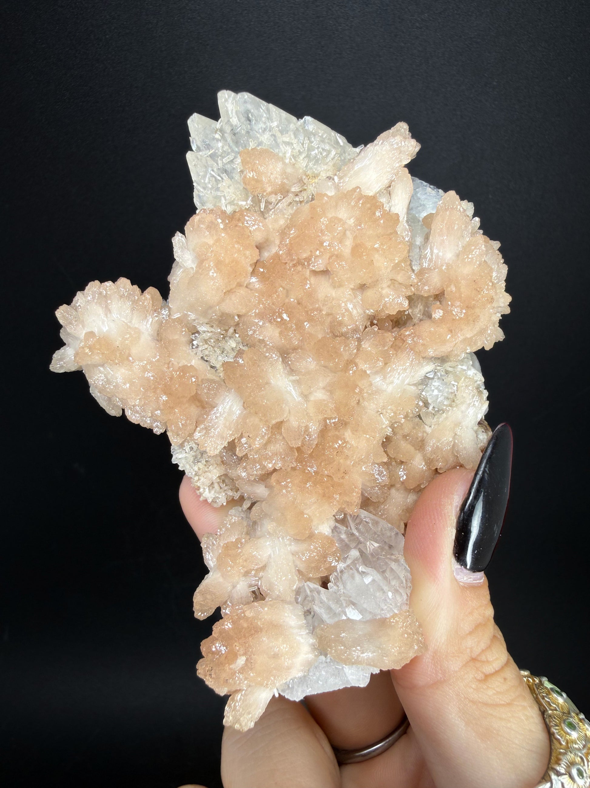 Olmite on Calcite