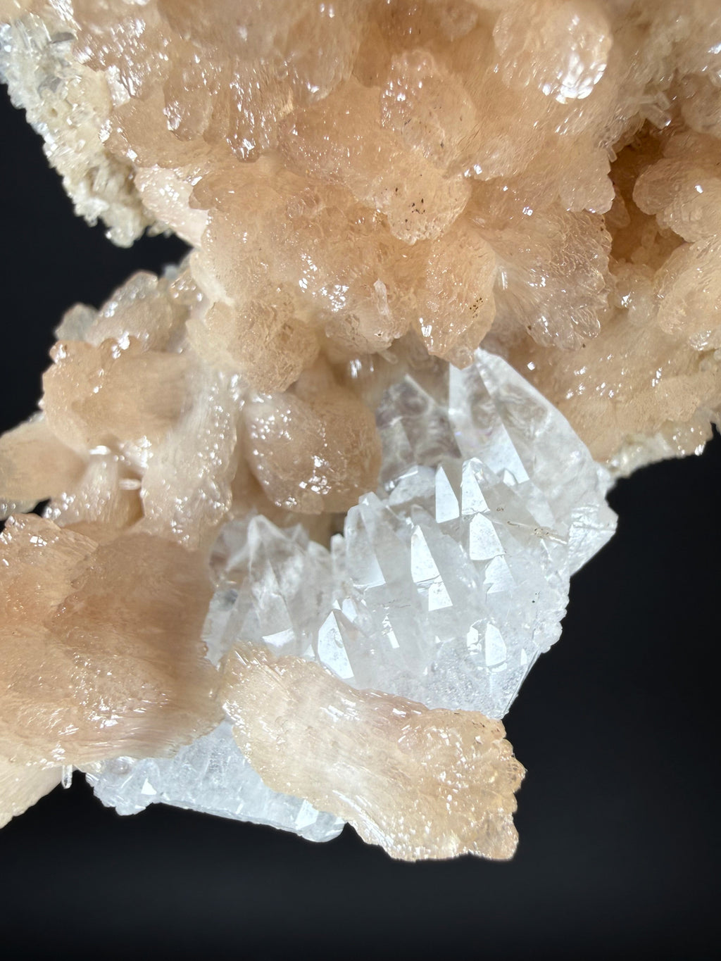 Olmite on Calcite
