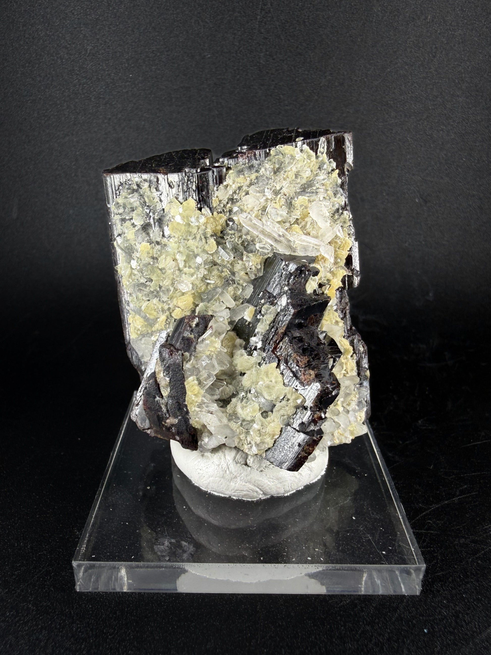 Hubnerite and Quartz