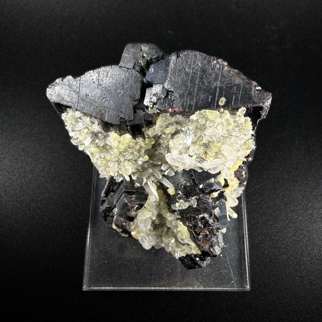 Hubnerite and Quartz