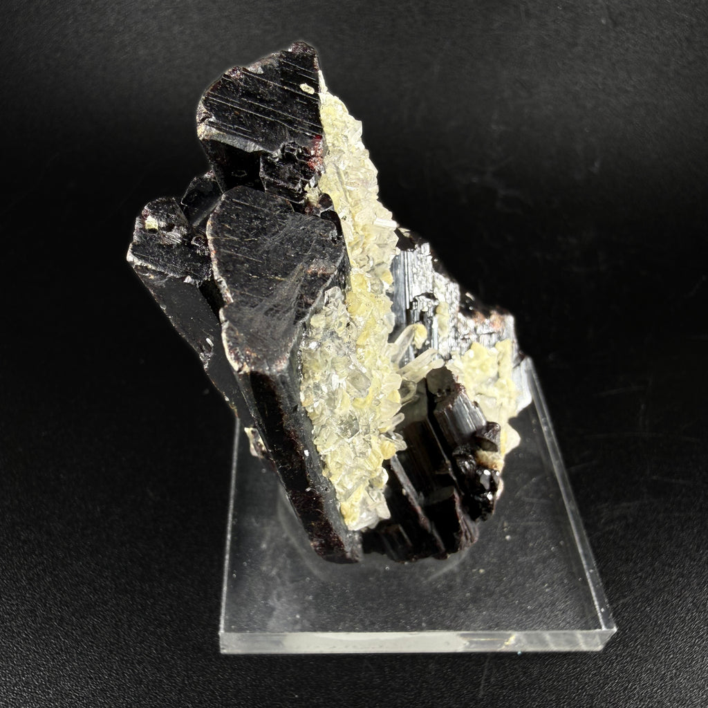 Hubnerite and Quartz