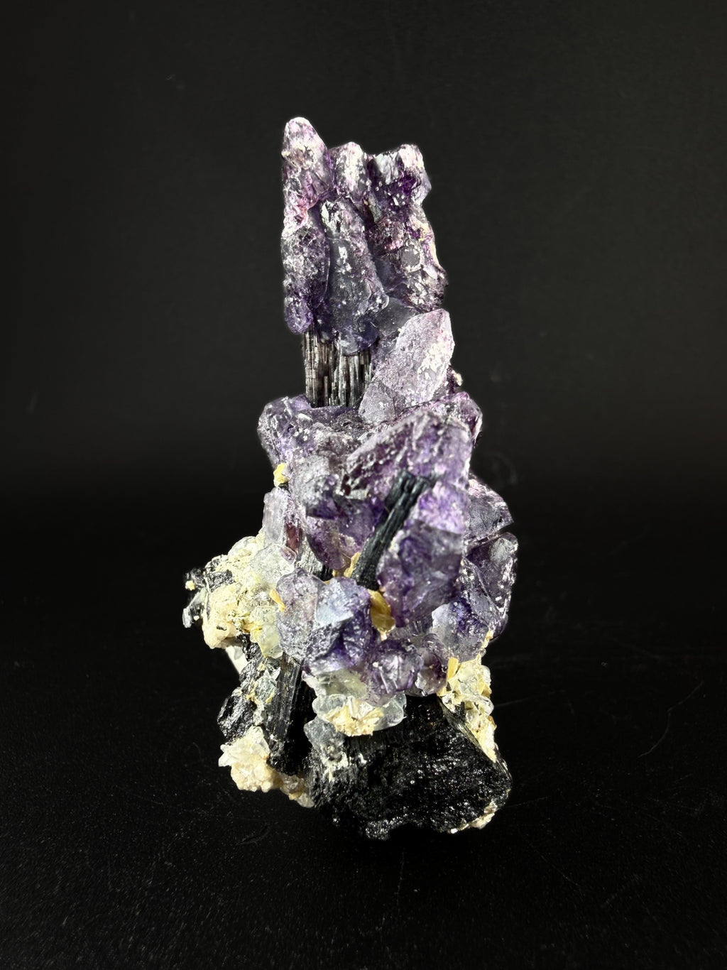 Fluorite, Spinel Law Twin, Quartz and Schorl