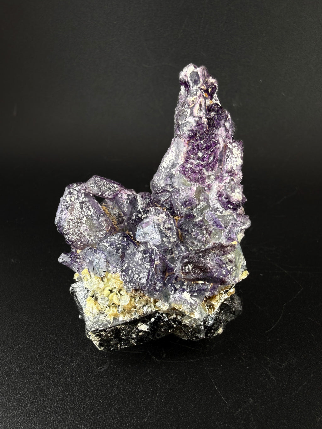 Fluorite, Spinel Law Twin, Quartz and Schorl