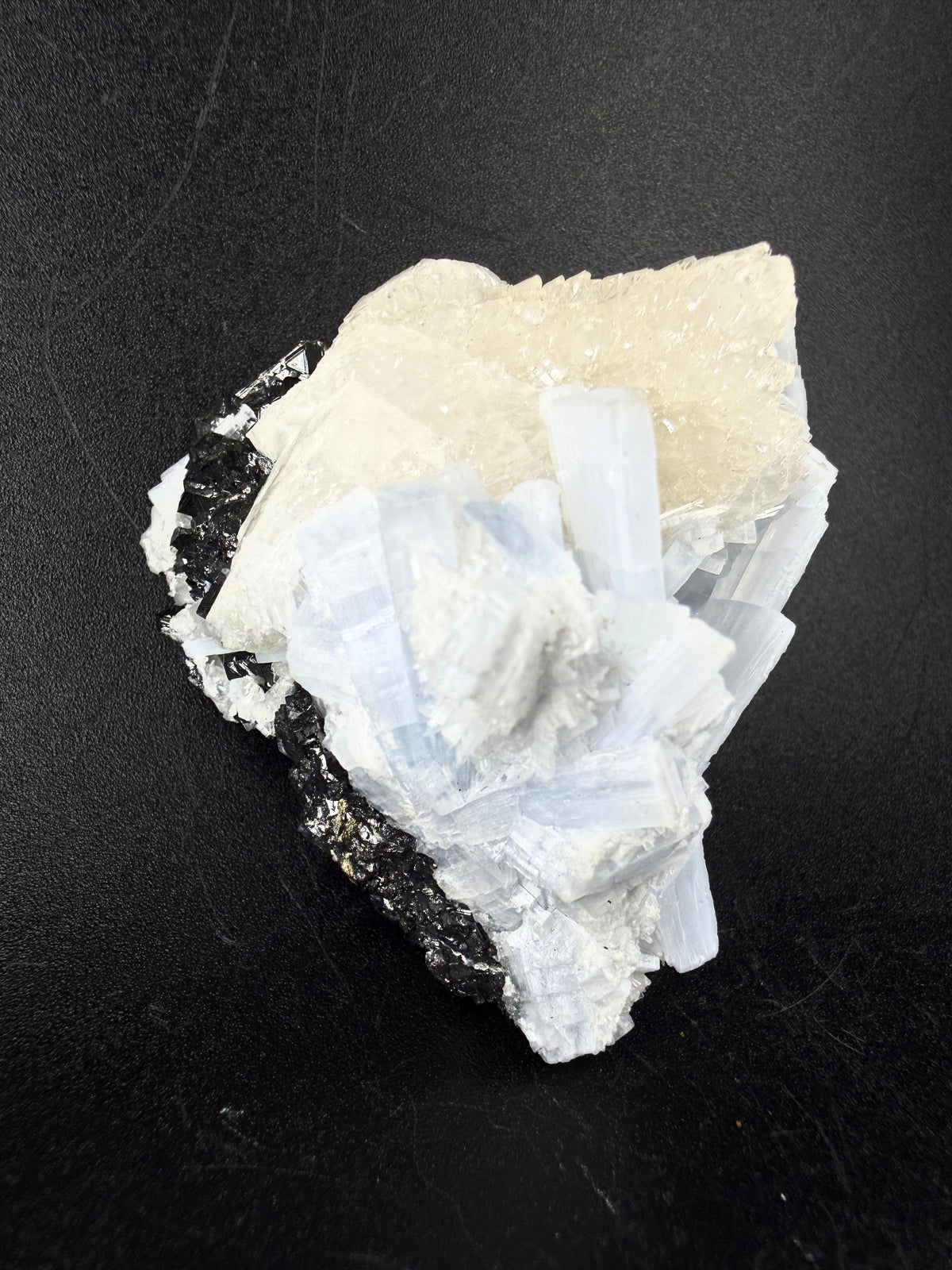 Anhydrite,Sphalerite and Calcite