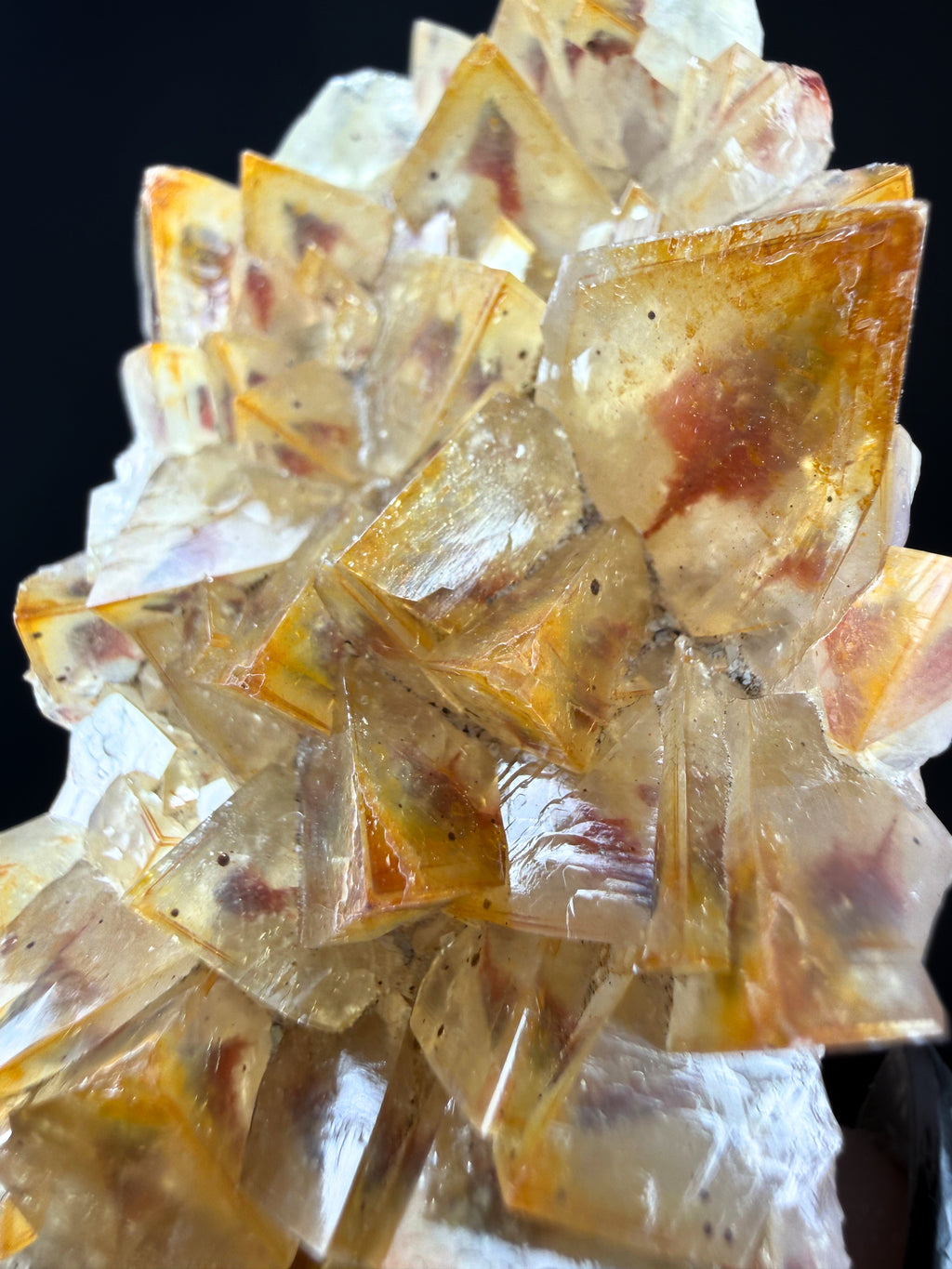 Calcite with Hematite Phantoms