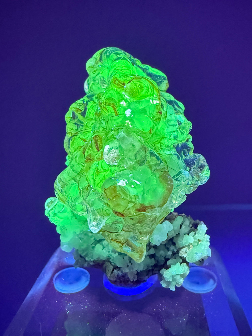 Opal var. Hyalite with Chalcedony