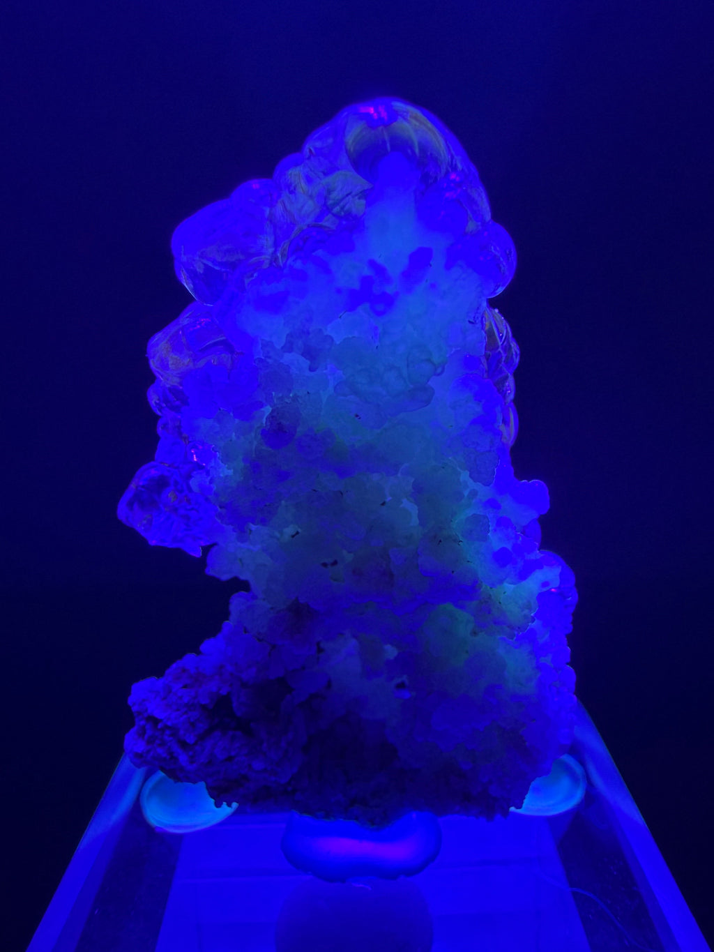 Opal var. Hyalite with Chalcedony