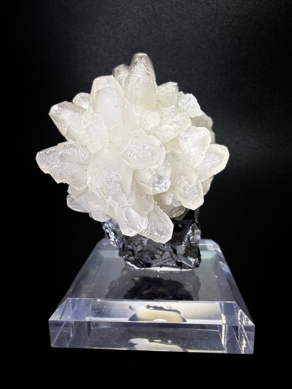 Manganocalcite on Sphalerite