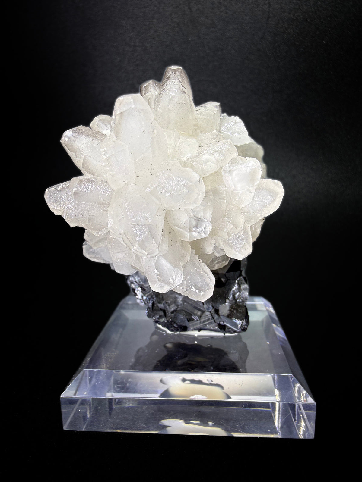 Manganocalcite on Sphalerite