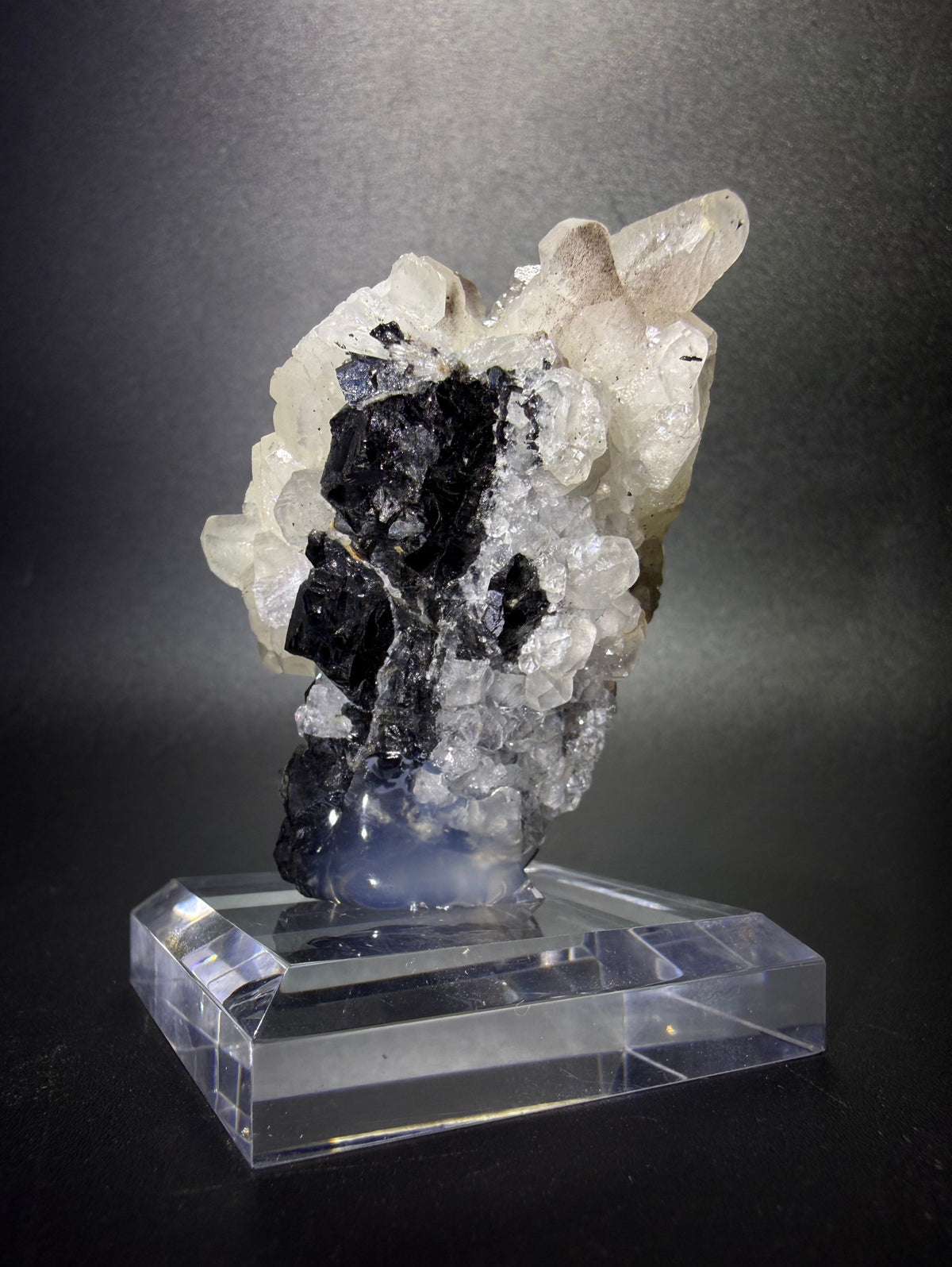 Manganocalcite on Sphalerite