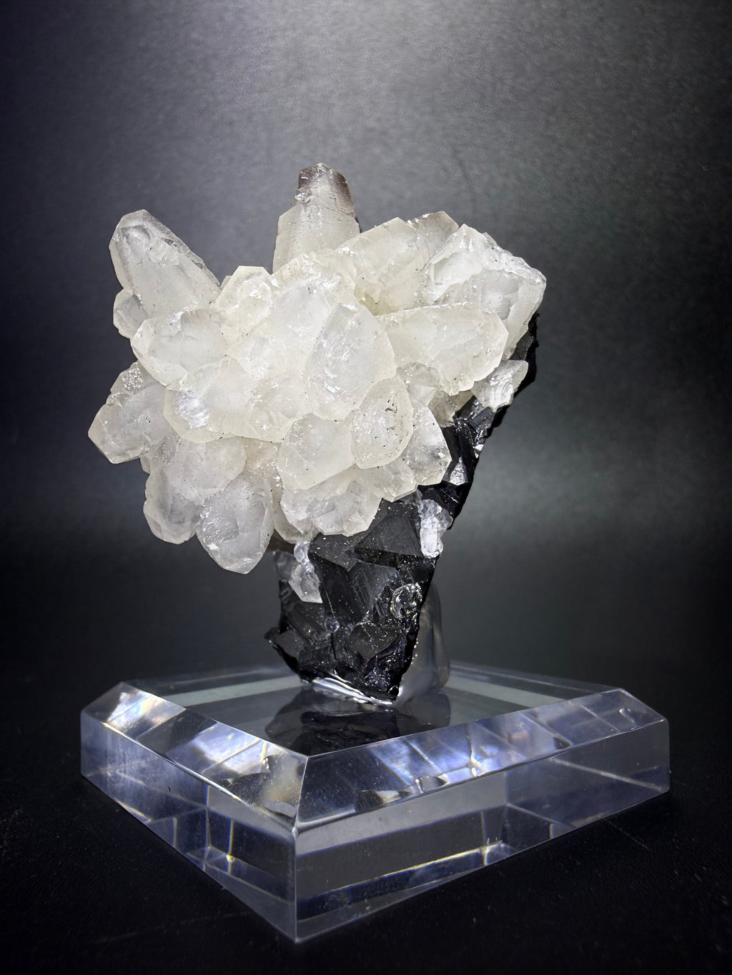 Manganocalcite on Sphalerite