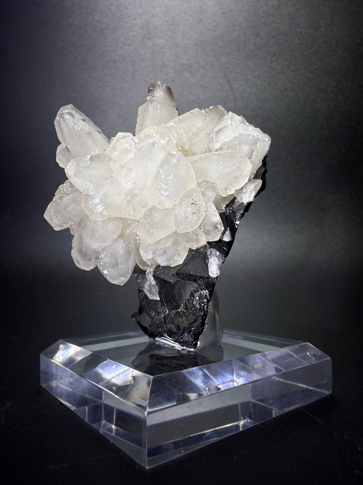 Manganocalcite on Sphalerite