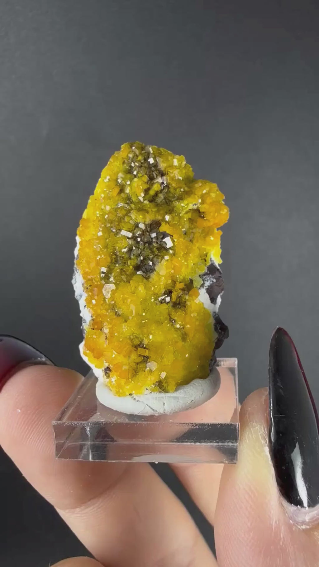 Mimetite-Pyromorphite series with Duftite